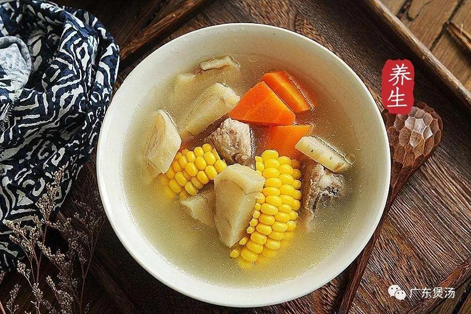玉米胡萝卜淮山粉葛猪骨汤的做法