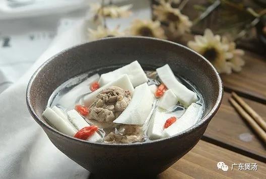 椰子煲乌鸡汤的做法