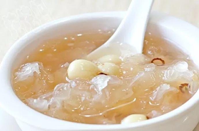 红枣莲子银耳汤的做法