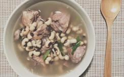 花生眉豆排骨汤的做法