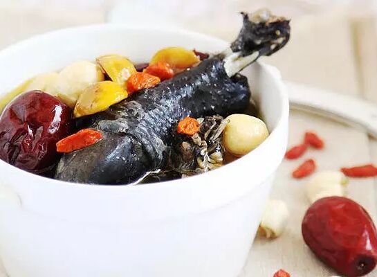 枸杞红枣乌鸡汤