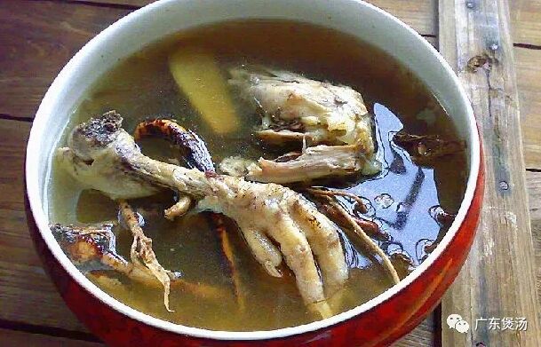 五指毛桃薏米鸡汤的做法