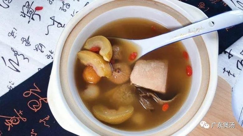 杏仁雪梨瘦肉汤