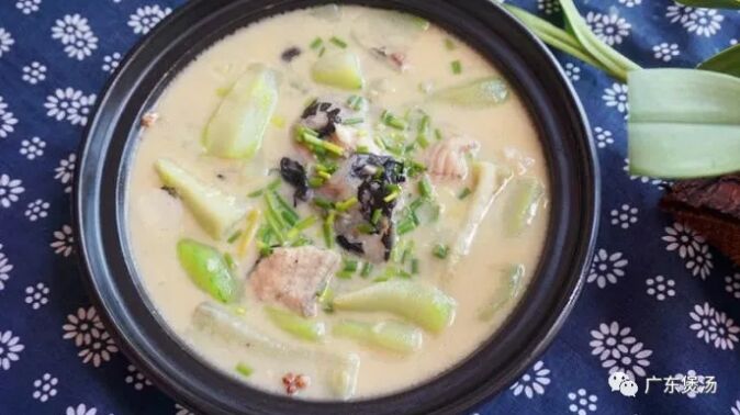 丝瓜豆腐鱼头汤的做法