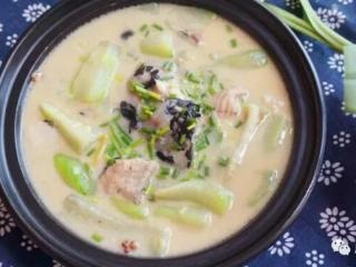 丝瓜豆腐鱼头汤的做法