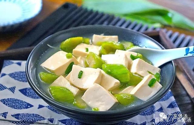 丝瓜豆腐汤的做法