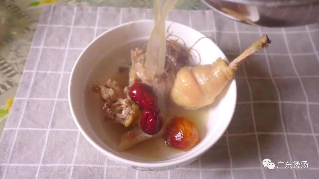 地胆头土鸡汤的做法