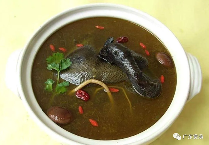 当归首乌乌鸡汤