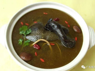 当归首乌乌鸡汤