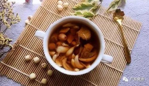 莲子无花果猪腱肉汤的做法