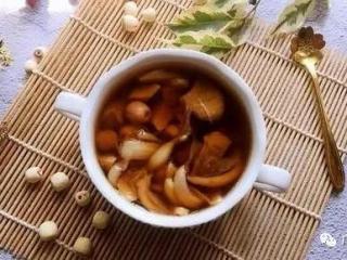 莲子无花果猪腱肉汤的做法