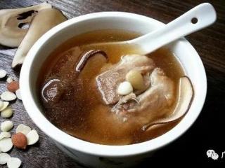 无花果海底椰汤廋肉汤的做法