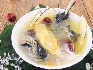 花胶（鱼胶）乌鸡汤的做法