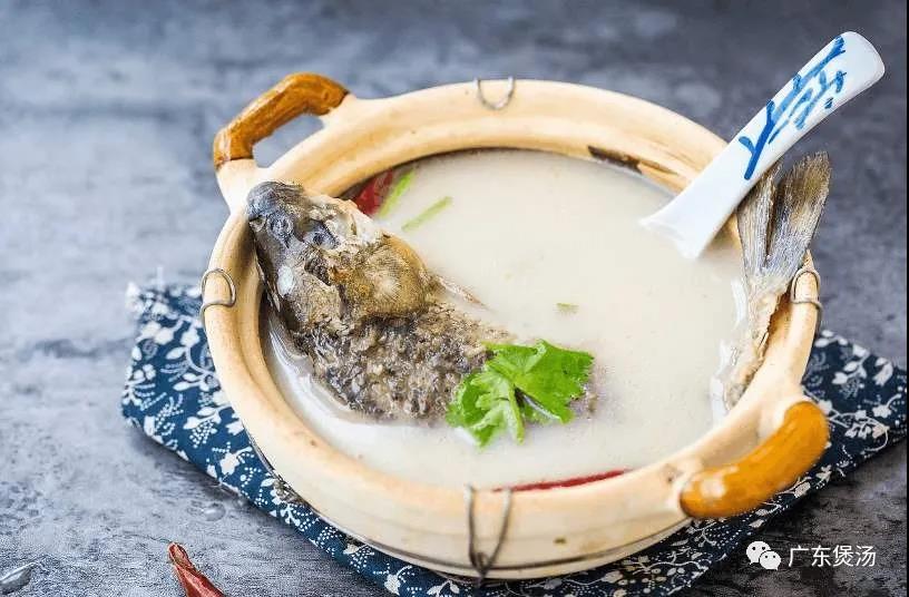 生姜鲫鱼汤