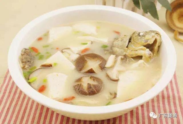 香菇豆腐鲫鱼汤的做法